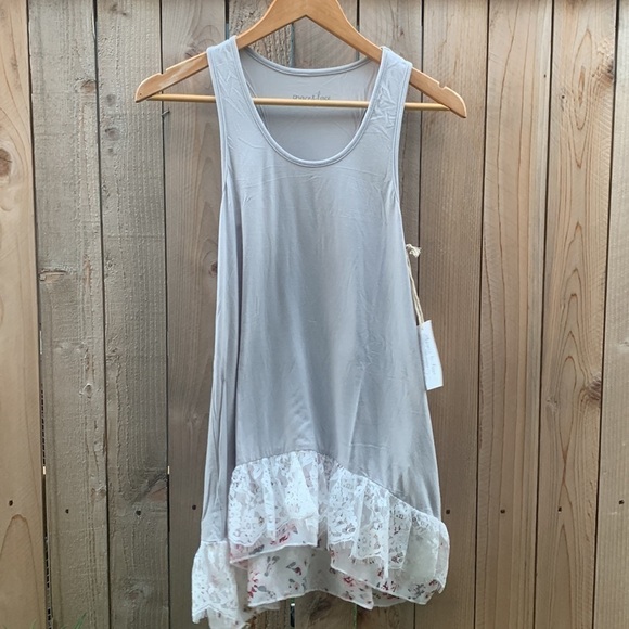 Grace & lace hi low lace and foral hem long top size xs NWT - Picture 3 of 8
